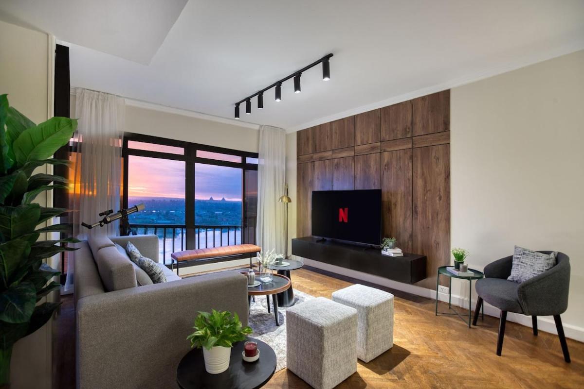 Nile Pyramids View Apartment Cairo