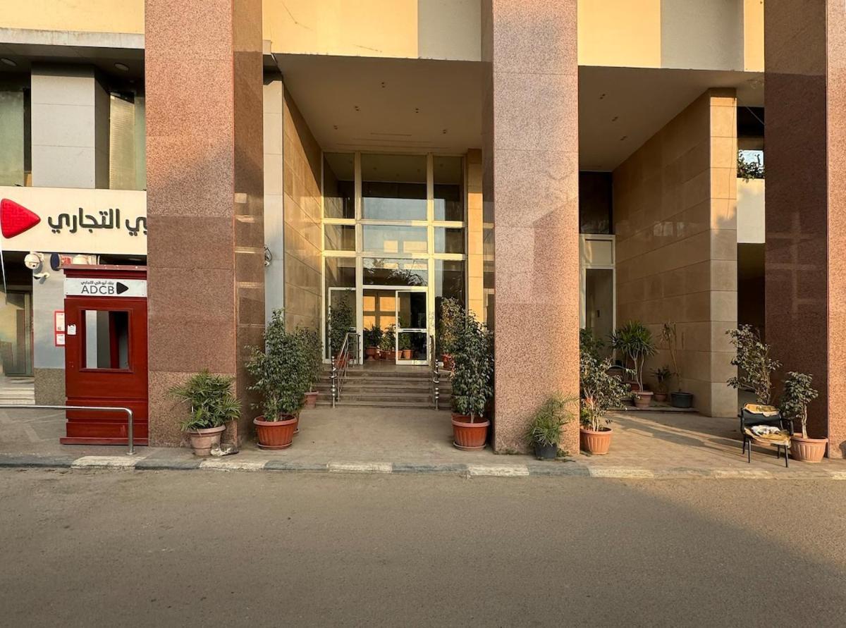 Nile Pyramids View Apartment *