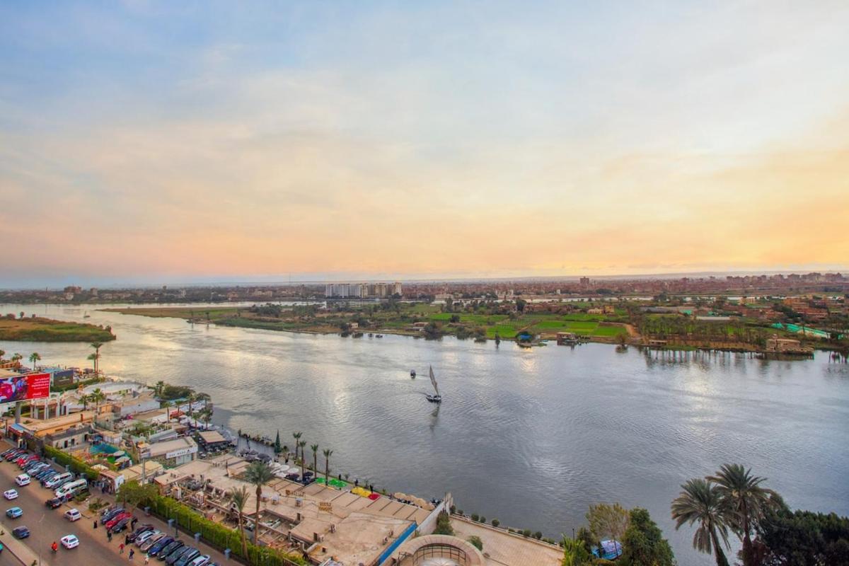 Nile Pyramids View Apartment Cairo