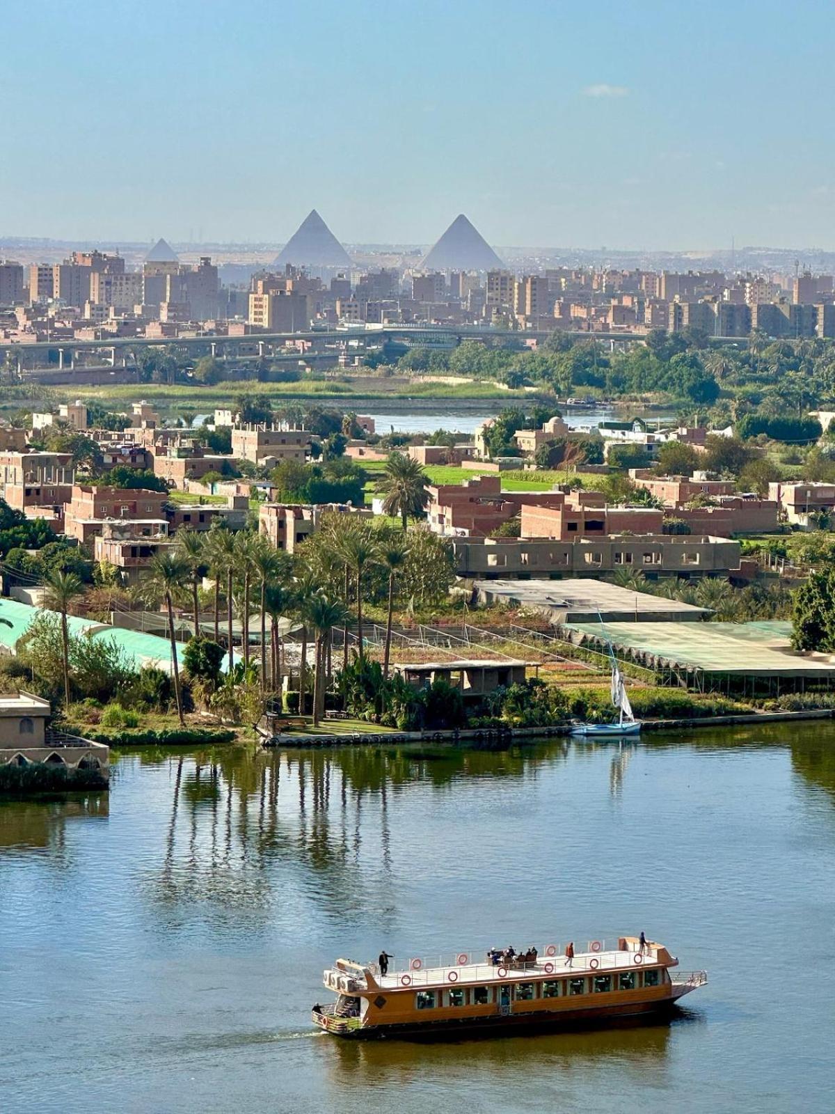 Nile Pyramids View Apartment
